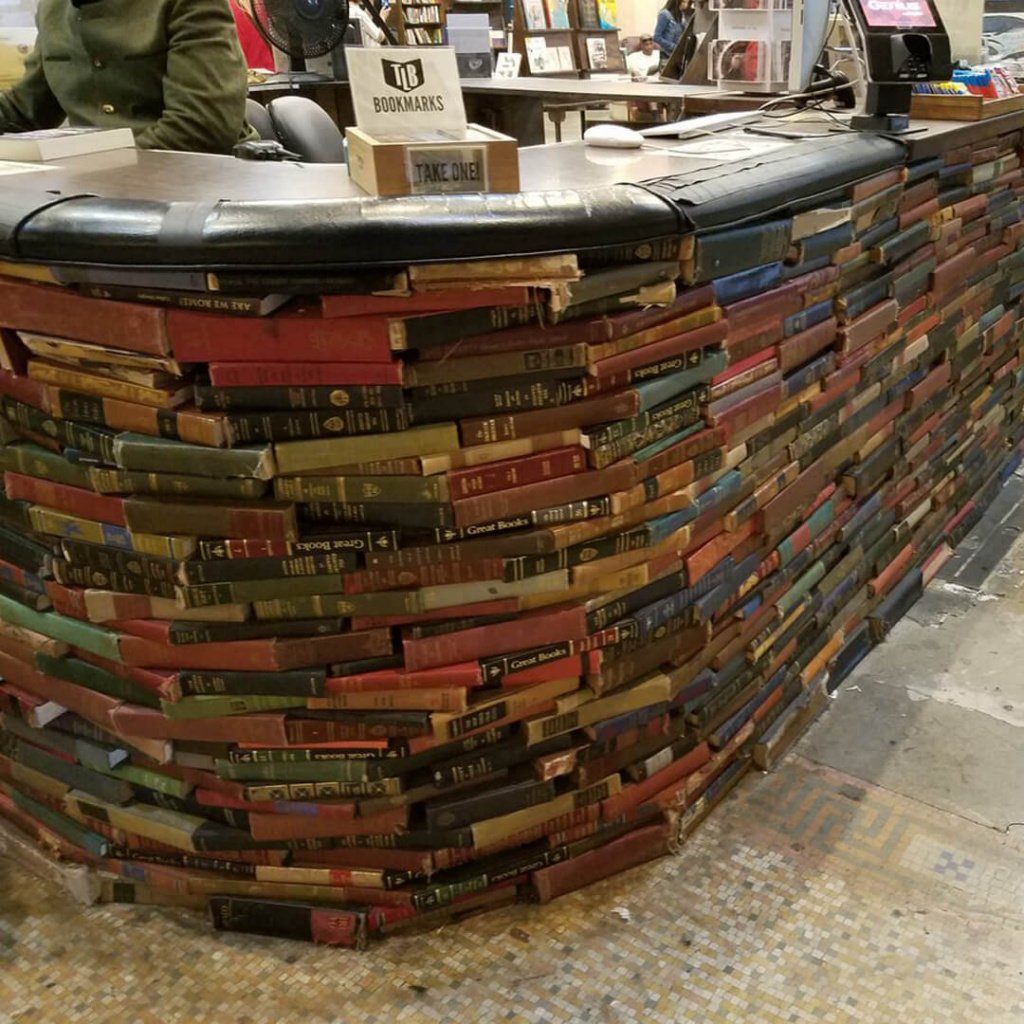 Столешница из книг.jpg